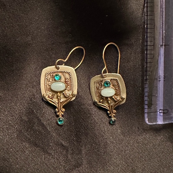 Charming vintage style earrings. Look closely they are a clock face. - Picture 3 of 3